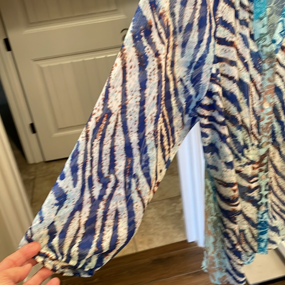 Pretty sheer blouse - Picture 4 of 6
